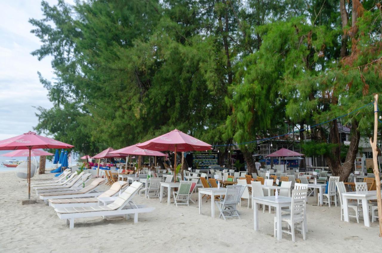 Warna Beach Hotel Quần đảo Gili Ngoại thất bức ảnh