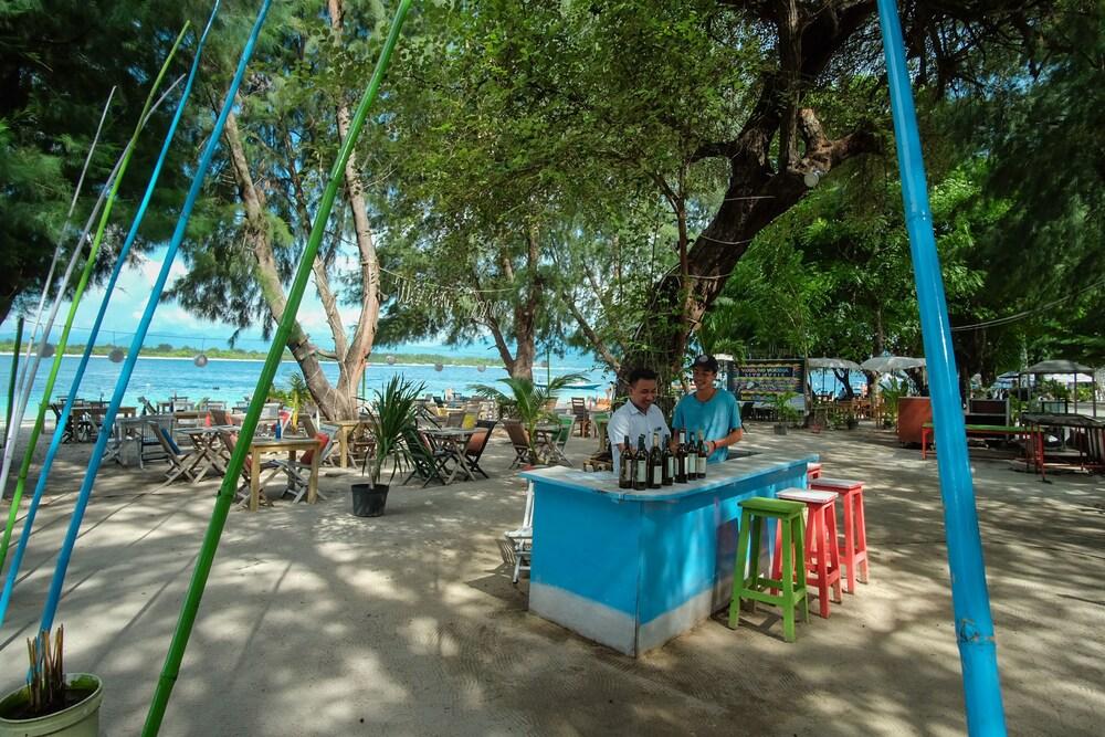 Warna Beach Hotel Quần đảo Gili Ngoại thất bức ảnh